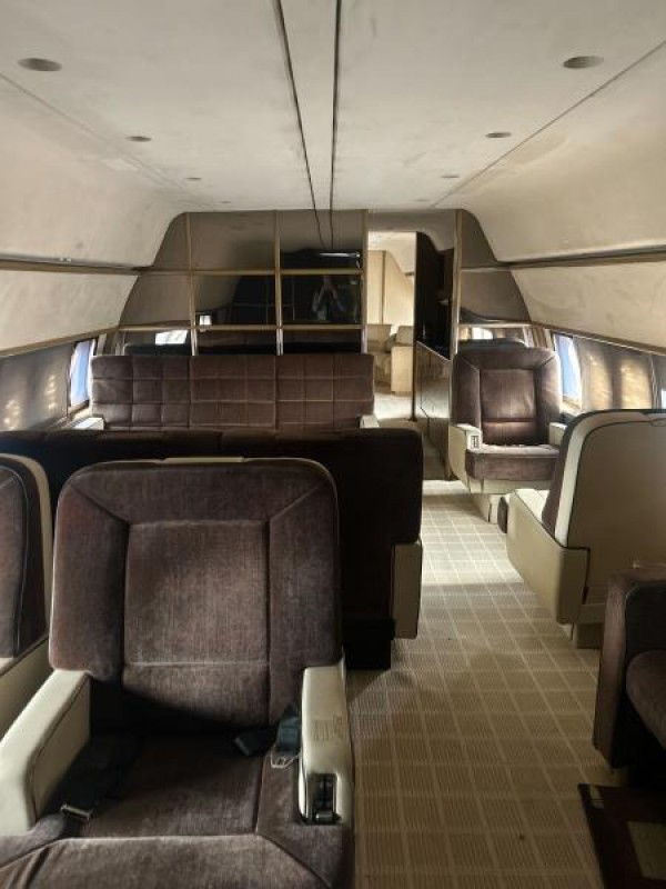 Bên trong chiếc máy bay khét tiếng của 'tỉ phú ấu dâm' Epstein Bên trong chiếc máy bay khét tiếng của 'tỉ phú ấu dâm' Epstein