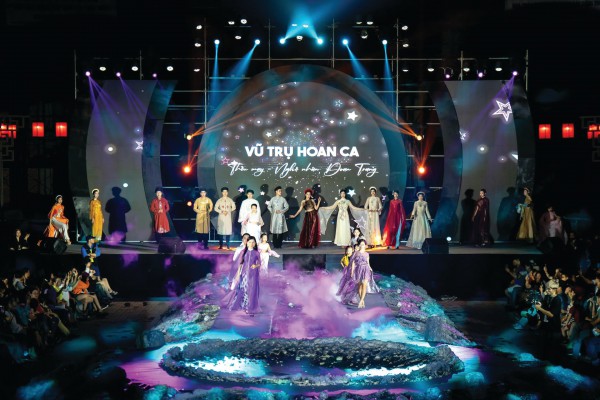 Người giữ “hồn” trang phục truyền thống Huế Người giữ “hồn” trang phục truyền thống Huế