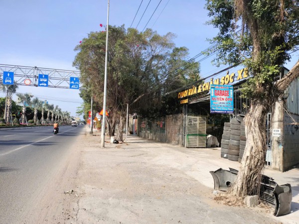 TP.HCM: Tại sao đất công mua bán giấy tay thành gara ô tô, quán cà phê? TP.HCM: Tại sao đất công mua bán giấy tay thành gara ô tô, quán cà phê?