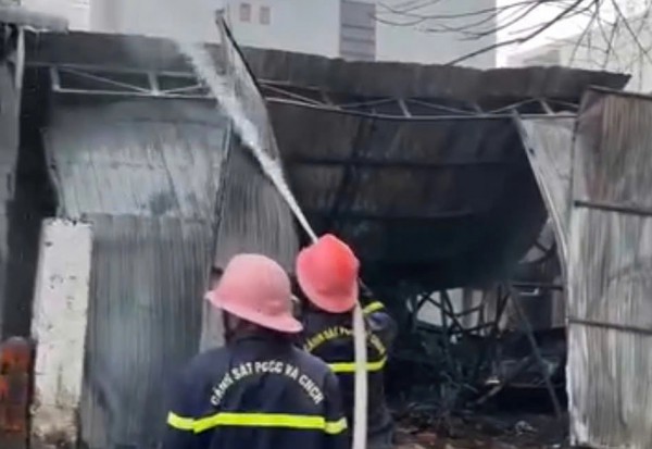 Cháy kho xe điện trò chơi trẻ em ở Gia Lai