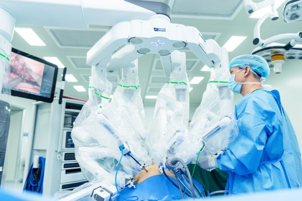 Đầu tư thiết bị y tế tối tân để cứu người bệnh