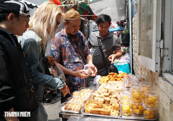 Chợ ẩm thực Ramadan ở TP.HCM chỉ mở một tháng bán gì?