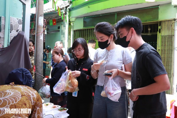 Chợ ẩm thực Ramadan ở TP.HCM chỉ mở một tháng bán gì?