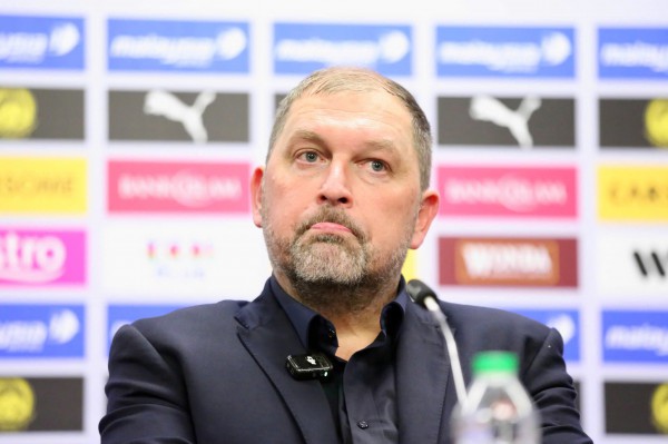 Bóng đá Malaysia 'nín thở' chờ CAS