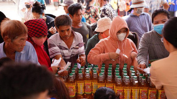 CSGT Đồng Nai 'sưởi ấm biên cương' tại xã Lộc Thạnh