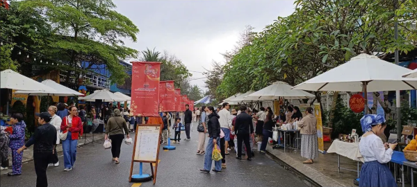 cho-phien-tan-thanh-diem-hen-xanh-thu-hut-du-khach-quoc-te-tai-da-nang