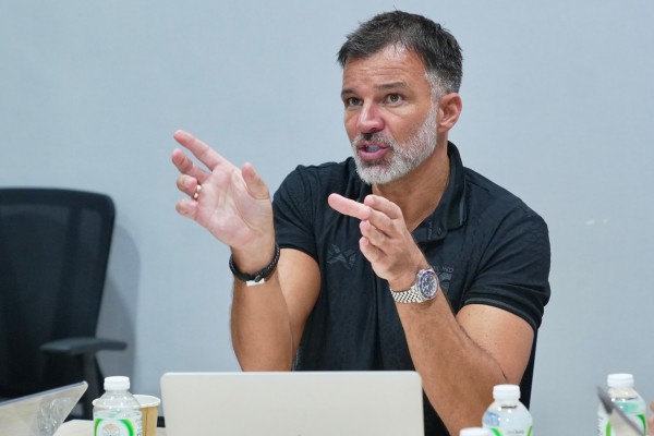 Đội tuyển Thái Lan sắp đấu trận ‘sinh tử’ giải châu Á, HLV Hudson lo sốt vó vì…