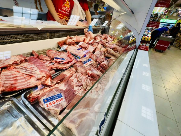 Giá heo hơi hôm nay 10.2.2026: Mất mốc 70.000 đồng/kg trước tết Nguyên đán?