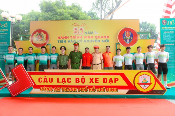 Hồi sinh đội xe đạp Công an TP.HCM, vẽ lại bản đồ xe đạp Việt Nam Hồi sinh đội xe đạp Công an TP.HCM, vẽ lại bản đồ xe đạp Việt Nam