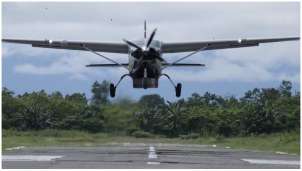 Máy bay chở khách bị bắn lúc hạ cánh ở Indonesia Máy bay chở khách bị bắn lúc hạ cánh ở Indonesia