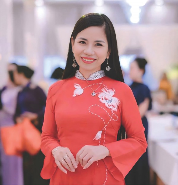 Người giữ “hồn” trang phục truyền thống Huế Người giữ “hồn” trang phục truyền thống Huế