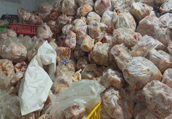 Phát hiện 10 tấn thịt gà không rõ nguồn gốc trong kho lạnh ở Khánh Hòa Phát hiện 10 tấn thịt gà không rõ nguồn gốc trong kho lạnh ở Khánh Hòa