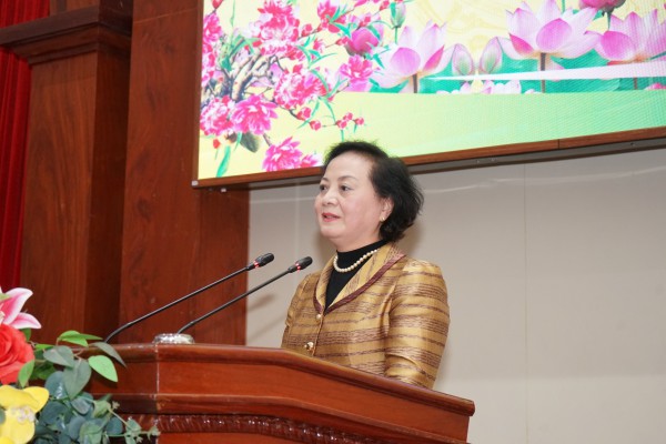 Phó thủ tướng Phạm Thị Thanh Trà trao quà tết cho người dân Đồng Tháp