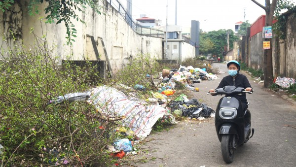 Rác thải chất thành đống ở các phường trung tâm Thanh Hóa