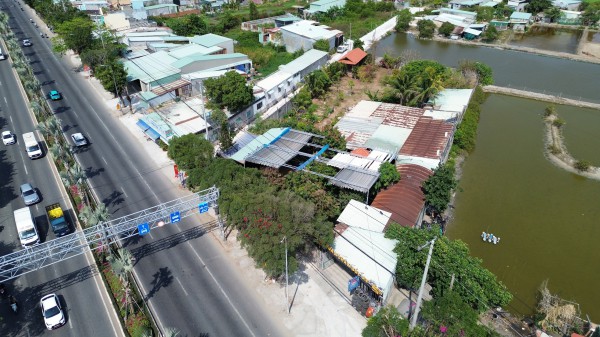 TP.HCM: Tại sao đất công mua bán giấy tay thành gara ô tô, quán cà phê? TP.HCM: Tại sao đất công mua bán giấy tay thành gara ô tô, quán cà phê?