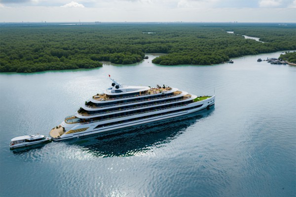 TP.HCM đón du thuyền siêu sang trên sông Sài Gòn