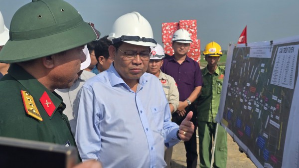 Thi công cao tốc xuyên tết, công nhân được chi thêm 300.000 đồng/ngày Thi công cao tốc xuyên tết, công nhân được chi thêm 300.000 đồng/ngày