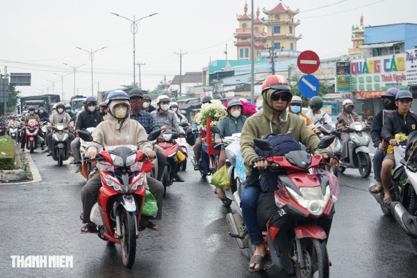 Tình hình giao thông tại các cửa ngõ về miền Tây chiều 24 tết
