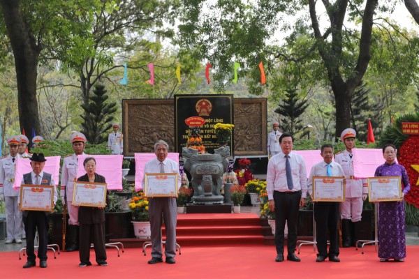 Trao bằng Tổ quốc ghi công đối với 49 liệt sĩ biệt động Sài Gòn - Gia Định