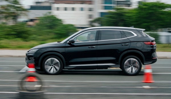 Vì sao lốp ô tô điện cần áp suất lớn hơn lốp xe thông thường?