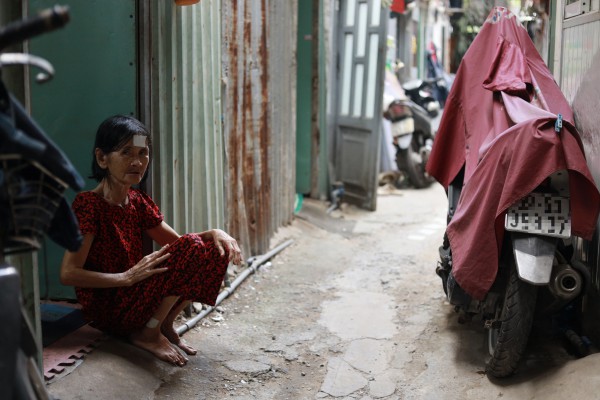 Xóm ve chai ở TP.HCM: Lo từng bữa ăn, tiền đâu về quê ngày tết