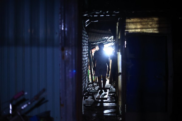 Xóm ve chai ở TP.HCM: 'Tết này tôi cũng chờ mà chưa thấy ai cho'