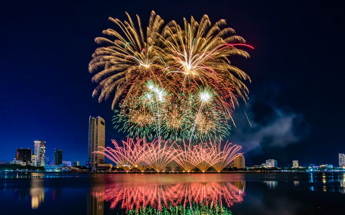 Lễ hội Pháo hoa quốc tế Đà Nẵng bên bờ sông Hàn hứa hẹn là điểm nhấn cực kỳ thu hút du khách trong mùa cao điểm du lịch.
