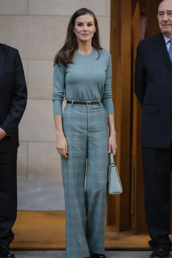 Hoàng hậu Letizia của Tây Ban Nha gợi ý 3 công thức mặc đẹp, thanh lịch năm 2026