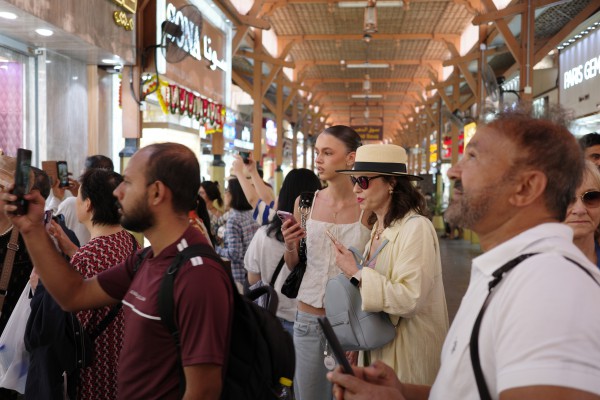 Chợ vàng Dubai tấp nập khách du lịch Chợ vàng Dubai tấp nập khách du lịch