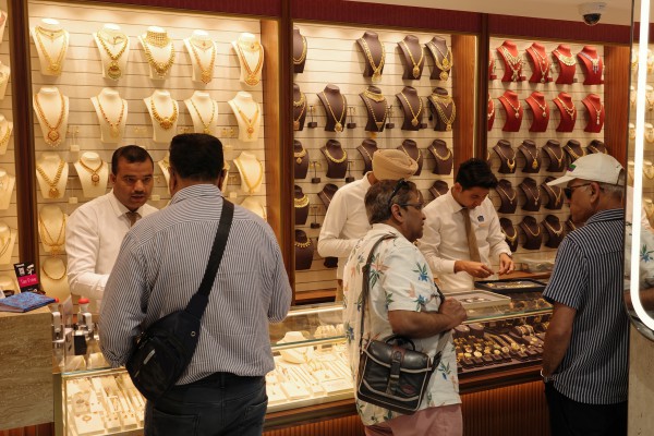 Chợ vàng Dubai tấp nập khách du lịch Chợ vàng Dubai tấp nập khách du lịch