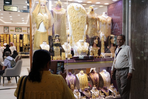 Chợ vàng Dubai tấp nập khách du lịch Chợ vàng Dubai tấp nập khách du lịch
