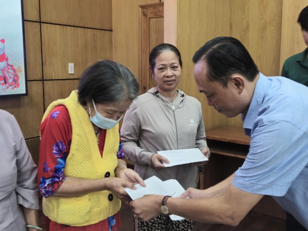 'Thủ Đức nghĩa tình': Hơn 3,9 tỉ đồng chăm lo tết cho người yếu thế 'Thủ Đức nghĩa tình': Hơn 3,9 tỉ đồng chăm lo tết cho người yếu thế