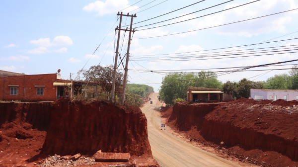 Nhiều nhà dân chênh vênh bên mép vực sâu: Quản lý công trình nói gì?