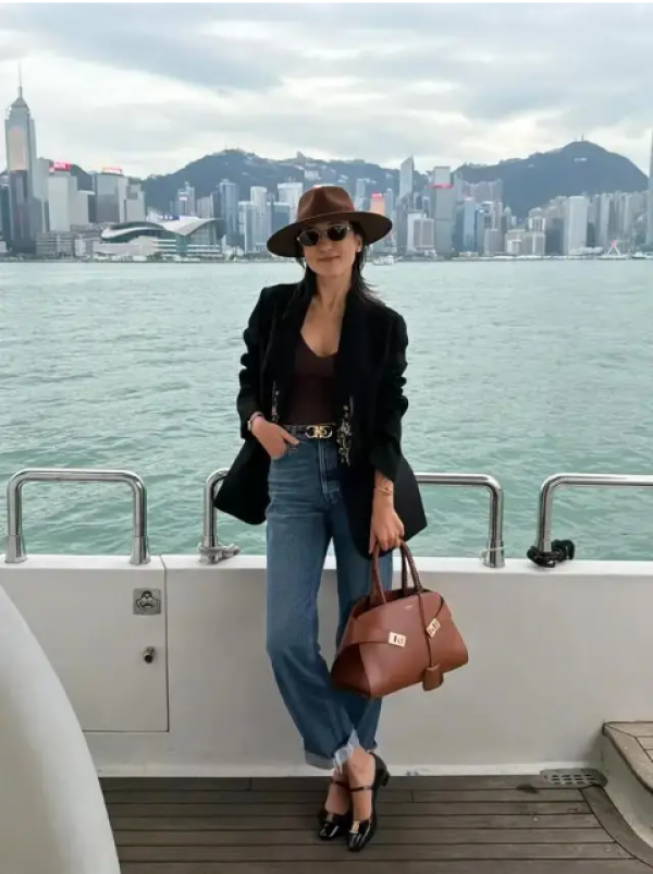 Quần jeans lên ngôi nhờ tiện lợi, hợp mốt, trẻ trung