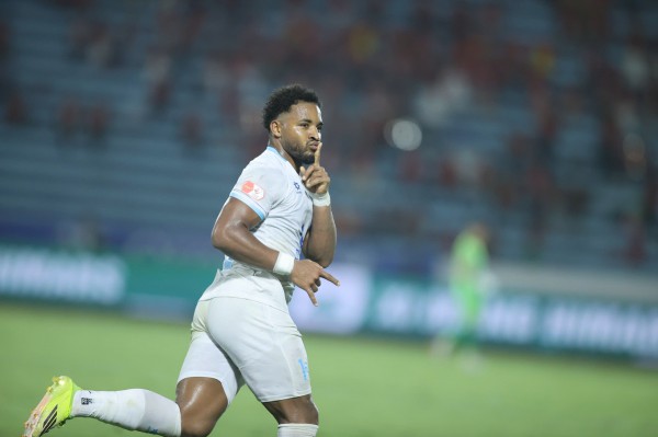 ‘Bỗng dưng’ ghi bàn trở lại, Xuân Son dí dỏm ‘nhờ cắt tóc đổi vận’: Thầy Kim không mong gì hơn! ‘Bỗng dưng’ ghi bàn trở lại, Xuân Son dí dỏm ‘nhờ cắt tóc đổi vận’: Thầy Kim không mong gì hơn!