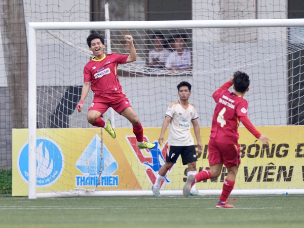 Đội Trường ĐH Tôn Đức Thắng: Sẵn sàng chinh phục thách thức! Đội Trường ĐH Tôn Đức Thắng: Sẵn sàng chinh phục thách thức!