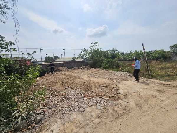 TP.HCM: Truy tìm nhiều xe ben chở bùn, chất thải xây dựng san lấp trái phép