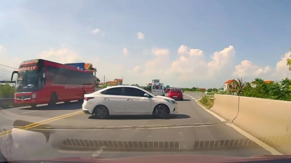 Lỗi quay đầu xe sai quy định có thể bị phạt 40 triệu đồng