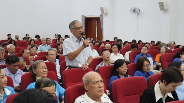 Người dân khó tìm chỗ đỗ xe trung tâm TP.HCM, Bí thư Trần Lưu Quang nói gì?