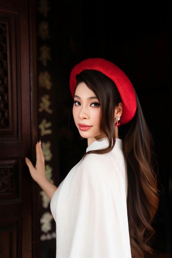 Nhan sắc con gái gen Z xinh như hoa hậu của diễn viên Lý Hương 