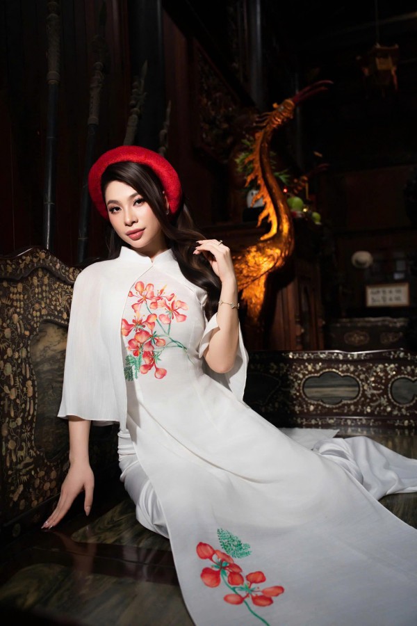 Nhan sắc con gái gen Z xinh như hoa hậu của diễn viên Lý Hương 