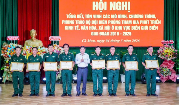 Bộ đội biên phòng Cà Mau gắn bảo vệ chủ quyền biển với sinh kế ngư dân