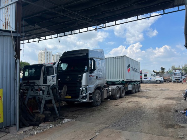 Phường Phước Long kiểm tra các bãi xe container tự phát trên đường Võ Chí Công