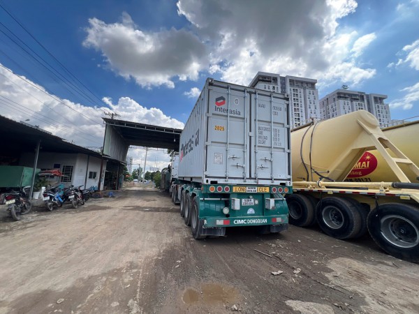 Phường Phước Long kiểm tra các bãi xe container tự phát trên đường Võ Chí Công