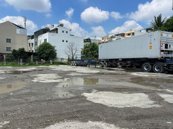 Phường Phước Long kiểm tra các bãi xe container tự phát trên đường Võ Chí Công