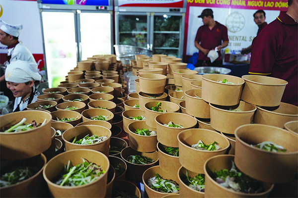 pho-dai-su-am-thuc-gui-trao-huong-vi-yeu-thuong-den-ba-con-bau-bang