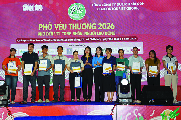 pho-dai-su-am-thuc-gui-trao-huong-vi-yeu-thuong-den-ba-con-bau-bang-1