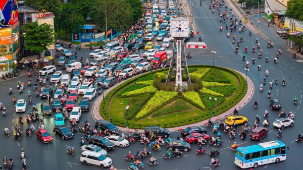 Có nên tháo dỡ vòng xoay ở TP.HCM?