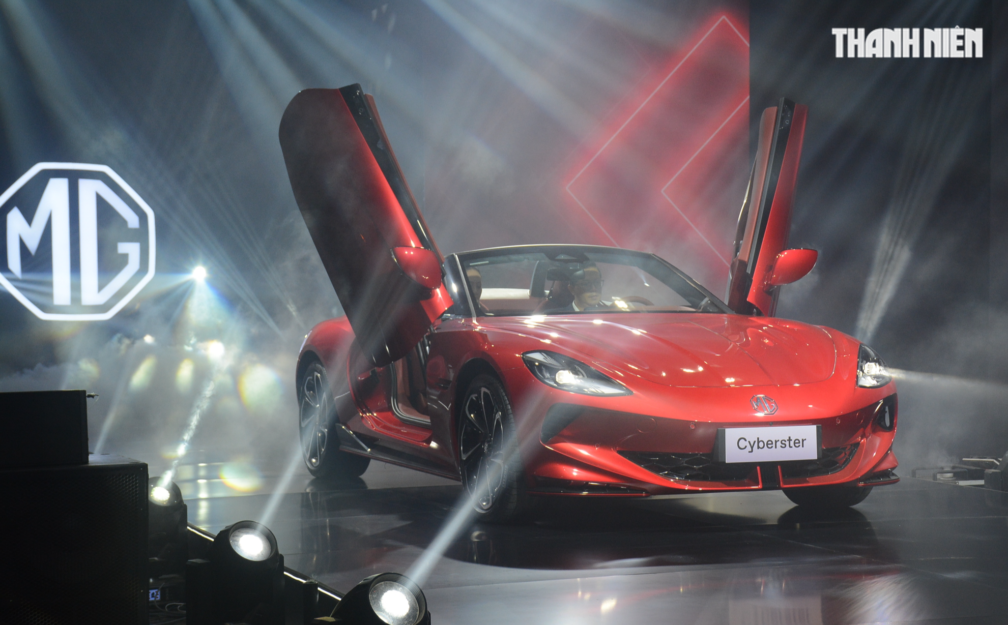 Nhiều mẫu ô tô mới đời cũ tồn kho giảm giá cả trăm triệu đồng