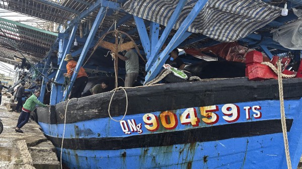 36 ngư dân Quảng Ngãi được cứu vào bờ an toàn